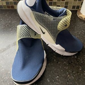 Nike sock dart sneakers